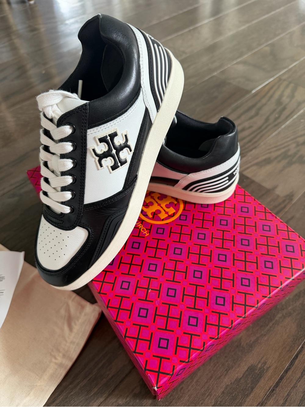 Tory Burch NWT Clover Court Napa Leather Perfect Black/ Purity Sneakers Size 7.5